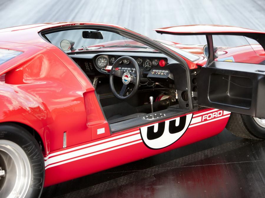  Ford GT40 Race Car 1966 года  (фото 3 из 8)